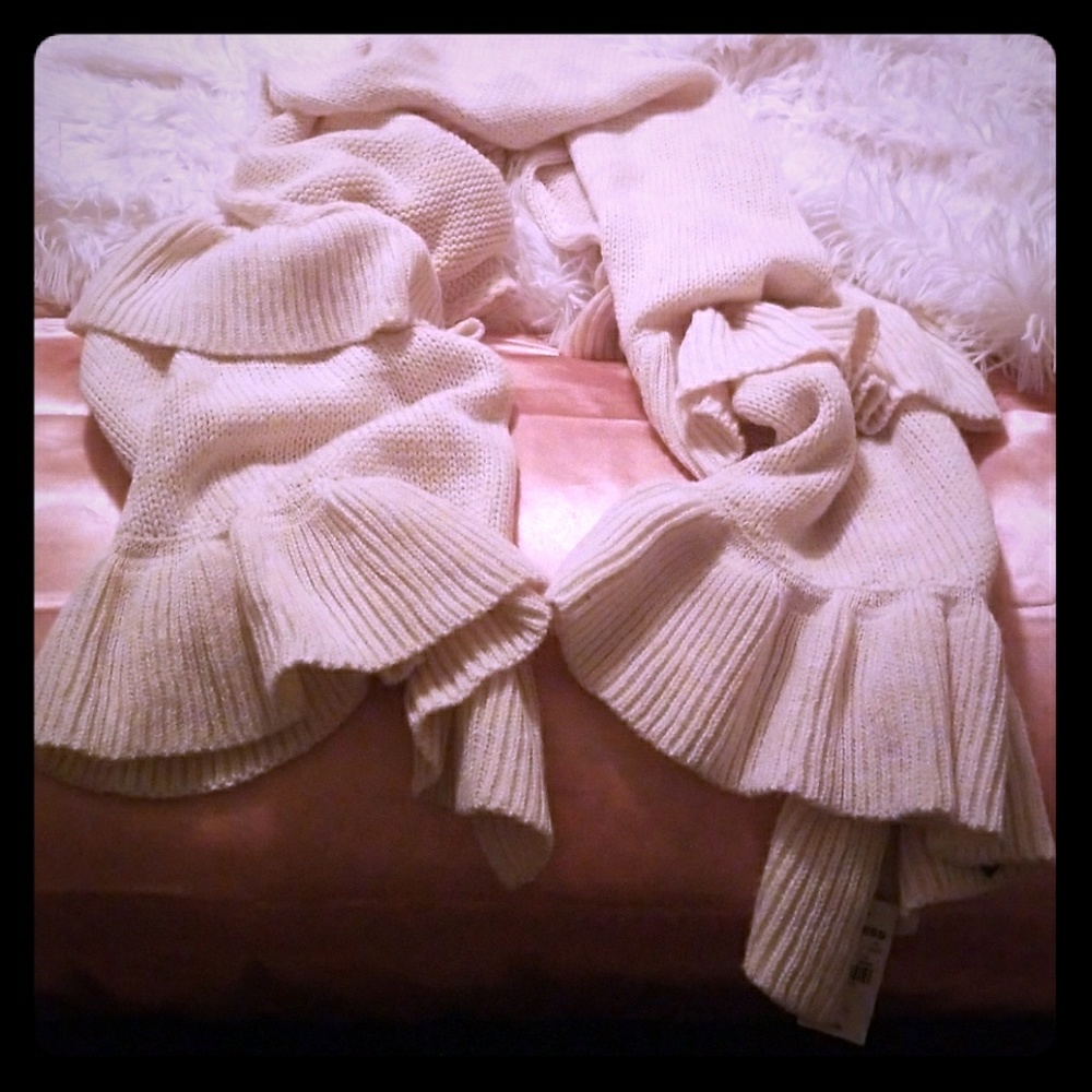 Beautiful 7' long scarf